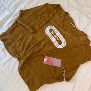 NWT Large lightweight cropped “Be Happy” sweater